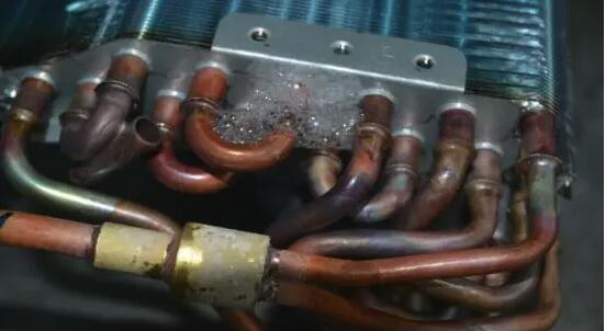 蒸發器泄露.jpg 蒸發器泄露.jpg